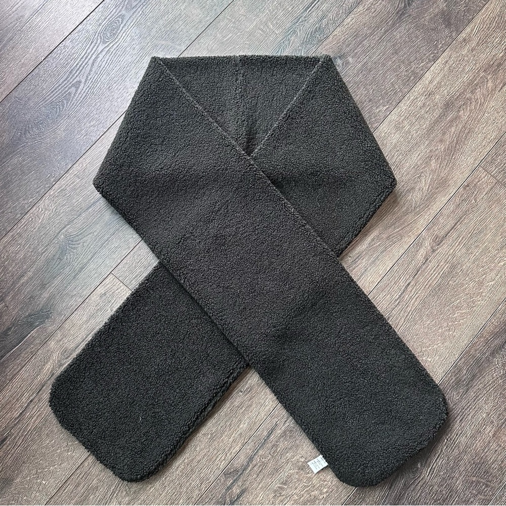 Treasure & Bond teddy fluffy soft oversized black scarf